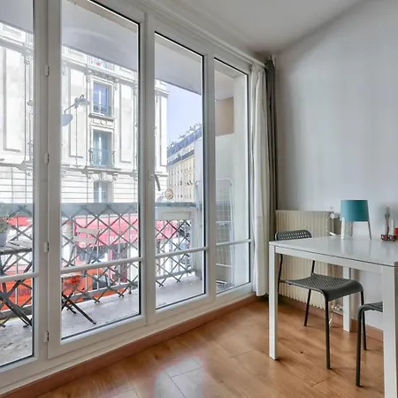Appartement Studio Et Lumineux à Belleville Paris
