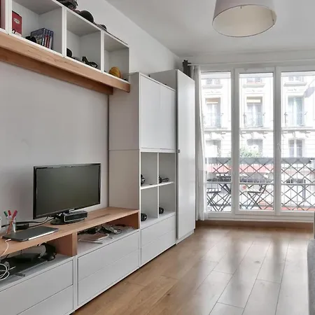 Appartement Studio Et Lumineux à Belleville Paris