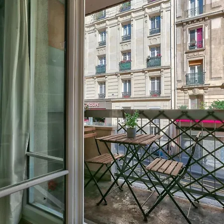 Appartement Studio Et Lumineux à Belleville *